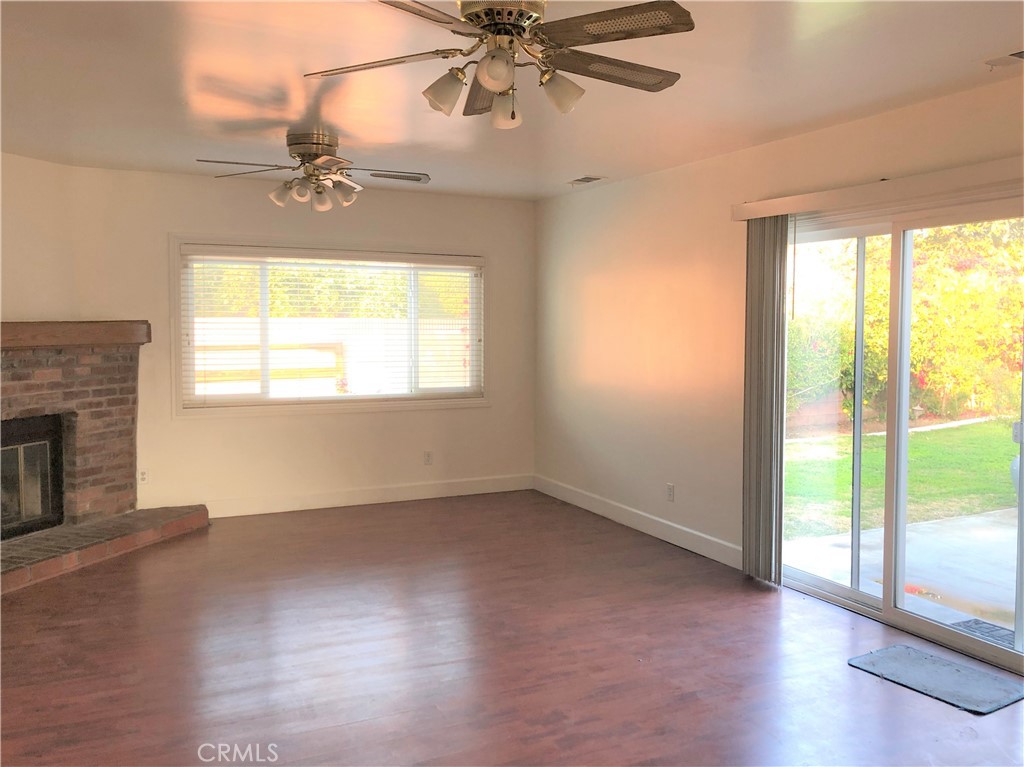 943 E Foothill Boulevard