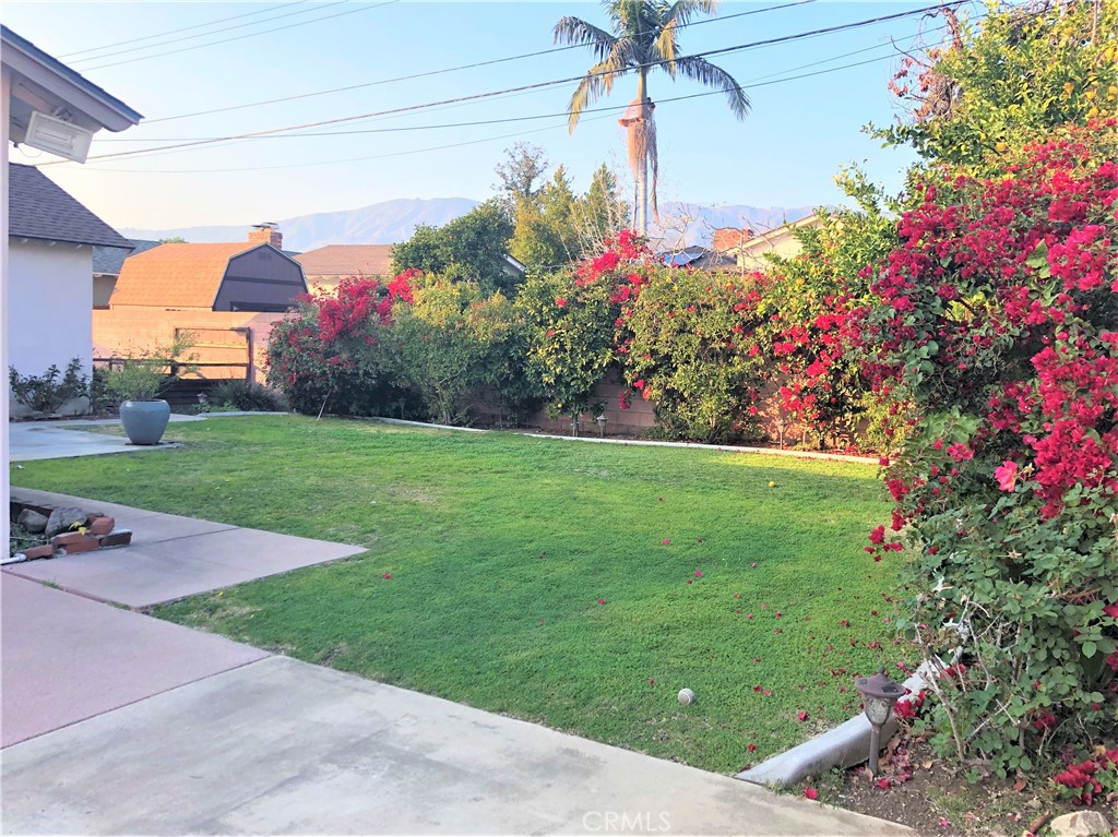 943 E Foothill Boulevard