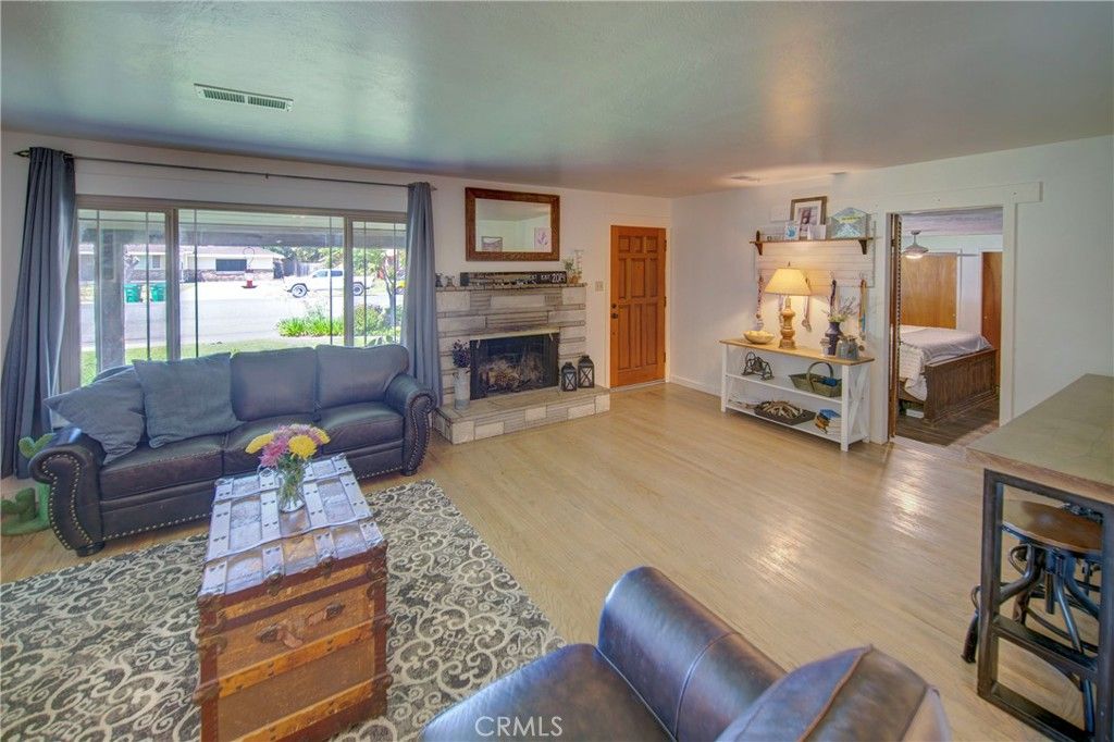 listing image 130727336489398127404