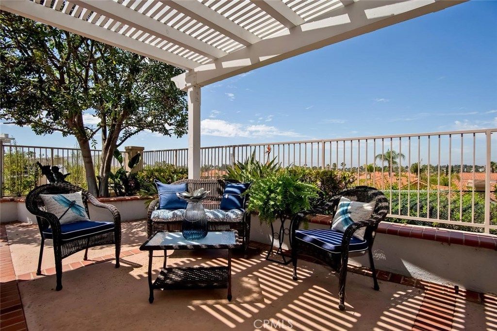 listing image 130725468091143699835