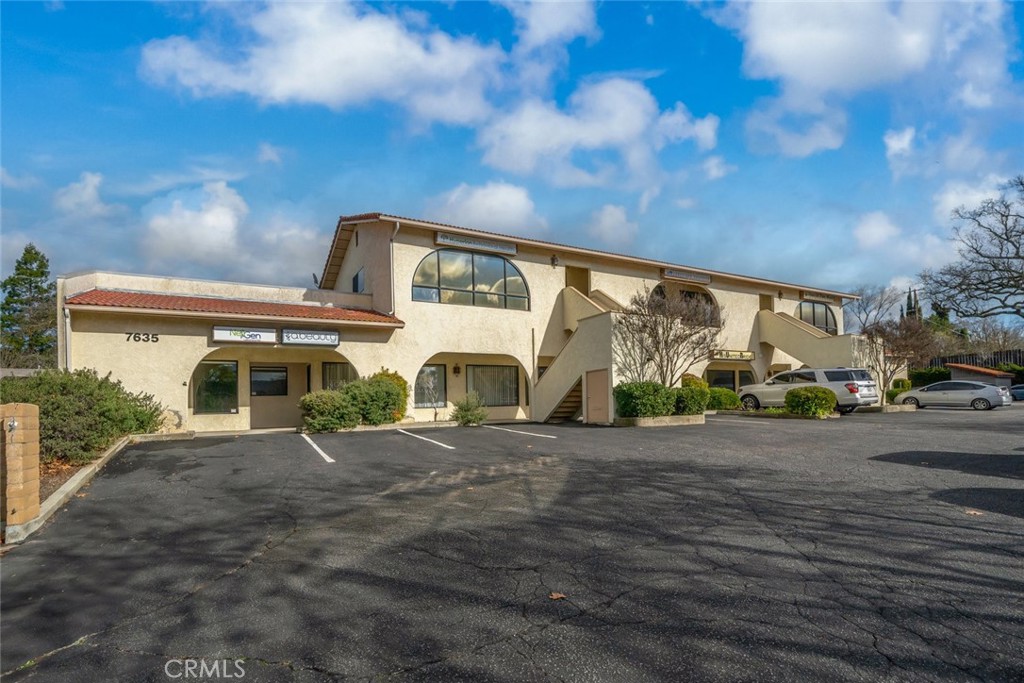 +/- 916 sf upstairs office on El Camino Real. Open work area with 1 private office and restroom. Plenty of parking. Asking $1.25 per SF gross per month.