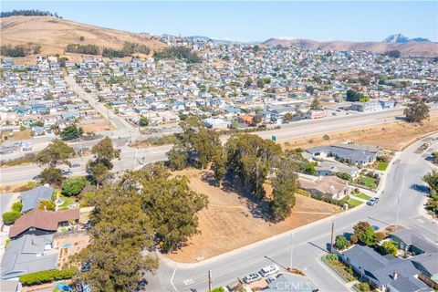Tiny photo for 2783 Coral Ave, Morro Bay, CA 93442 (MLS # SC24229005)