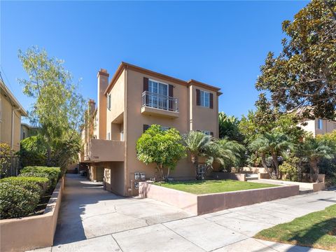 A home in El Segundo