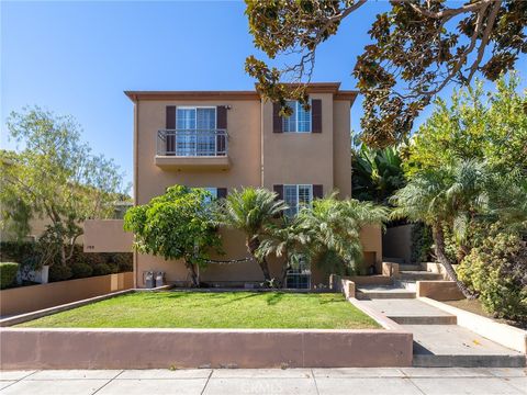 A home in El Segundo