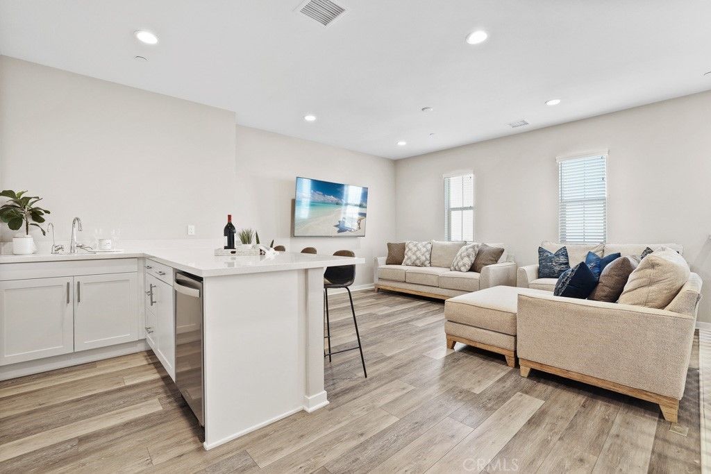 listing image 130721580426886109527