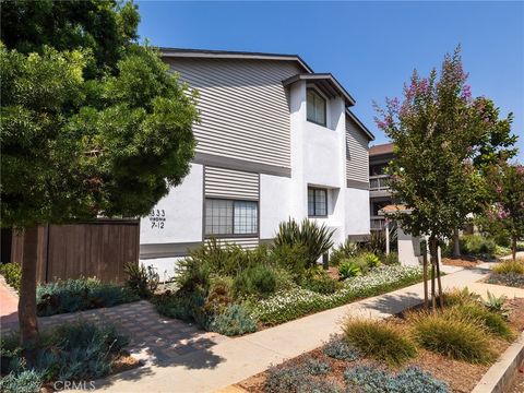 A home in El Segundo