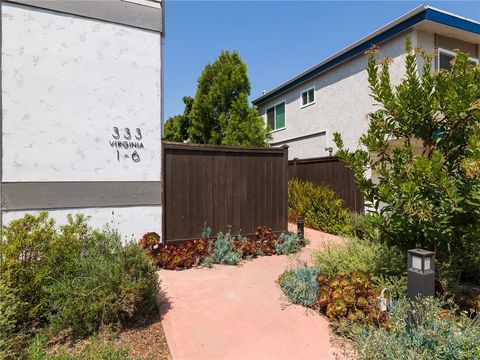 A home in El Segundo