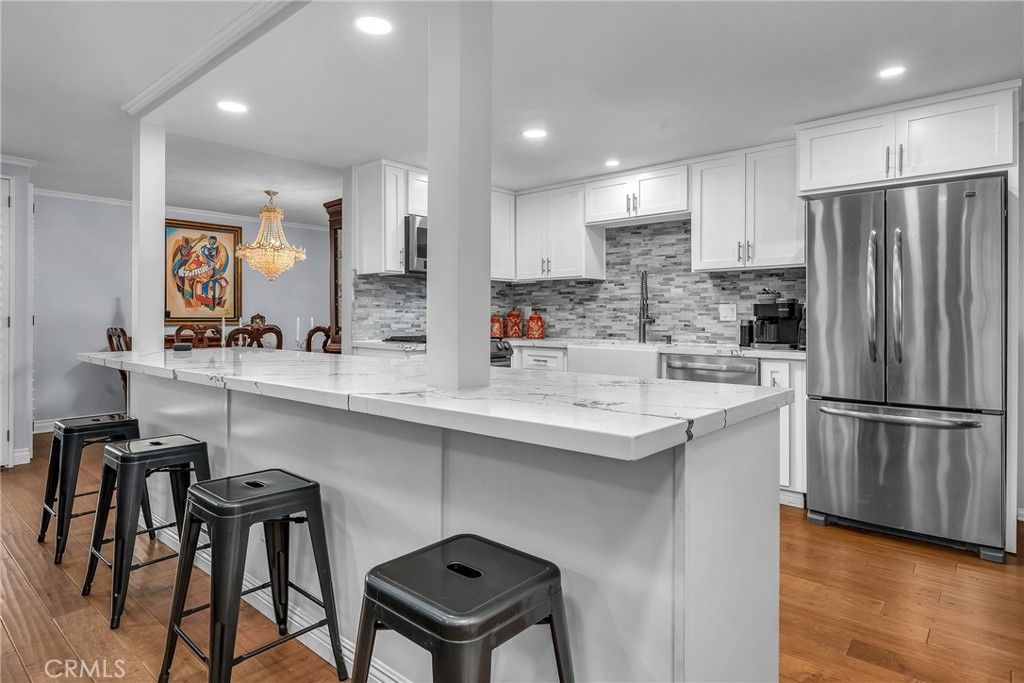 listing image 130724492891054201926