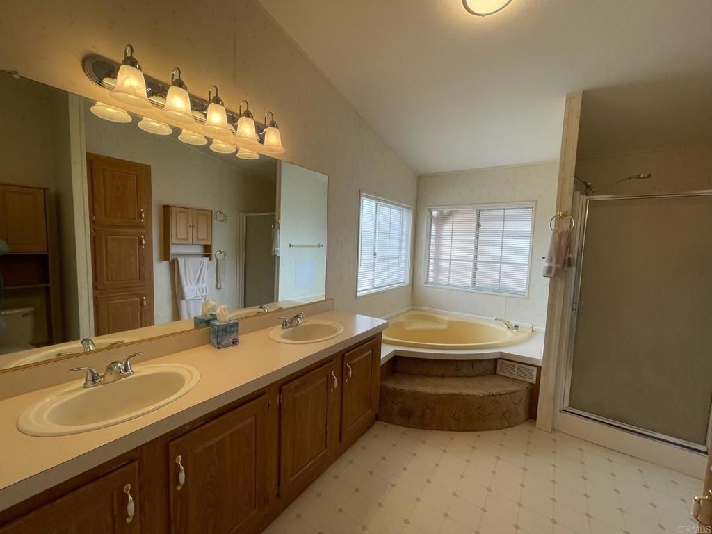 listing image 130722335367542400805