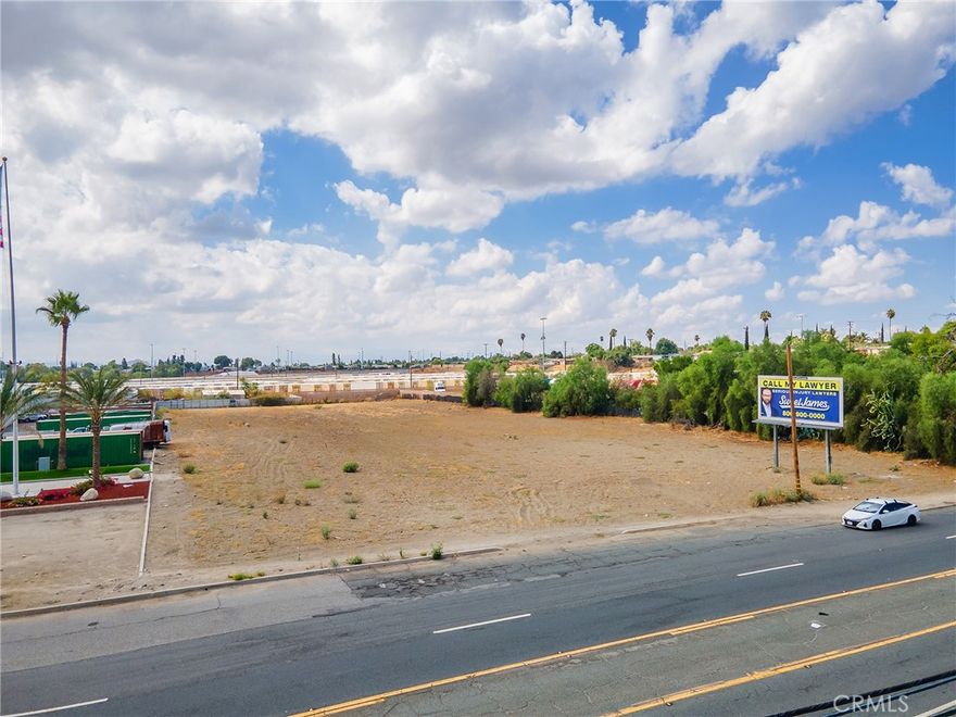 Fantastic investment opportunity in San Bernardino! This prime lot features a billboard that generates over $3,200 in yearly income, providing an excellent return on investment. Situated in a high-visibility location, this property offers endless potential for future development or continued use. Don’t miss your chance to own a lucrative piece of real estate in a prime area!