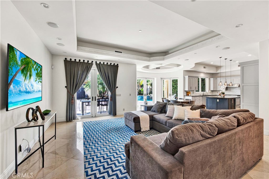 Photo 10 of 47 of 123 N Doheny Drive house