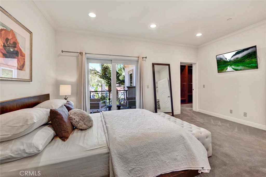 Photo 33 of 47 of 123 N Doheny Drive house