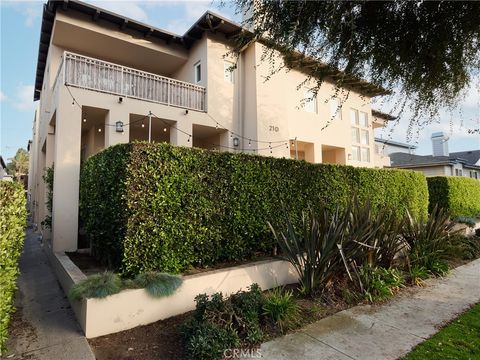 A home in El Segundo