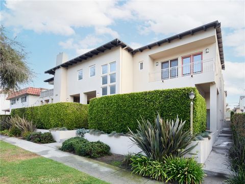 A home in El Segundo