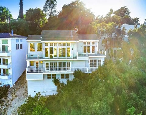 A home in Studio City