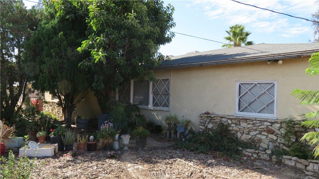 listing image 130722267324469341887