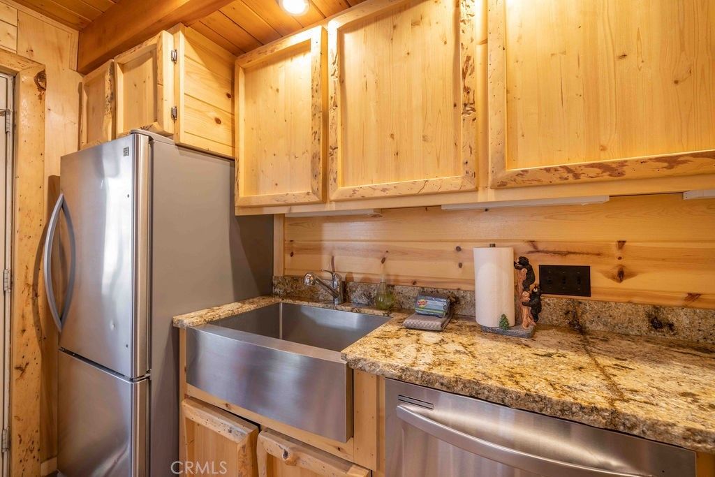 listing image 130728841762549316511