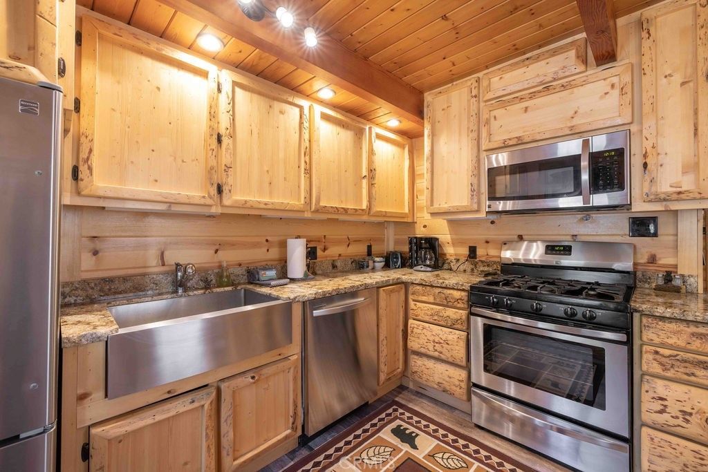 listing image 130726335828068363883