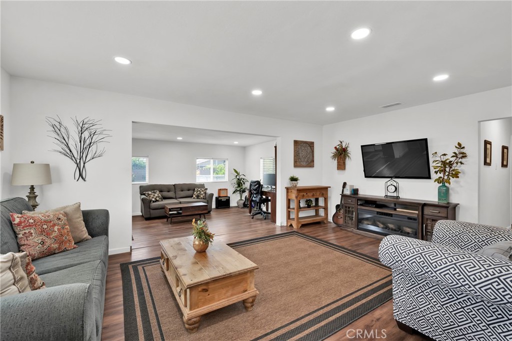 ,La Tract - Residential