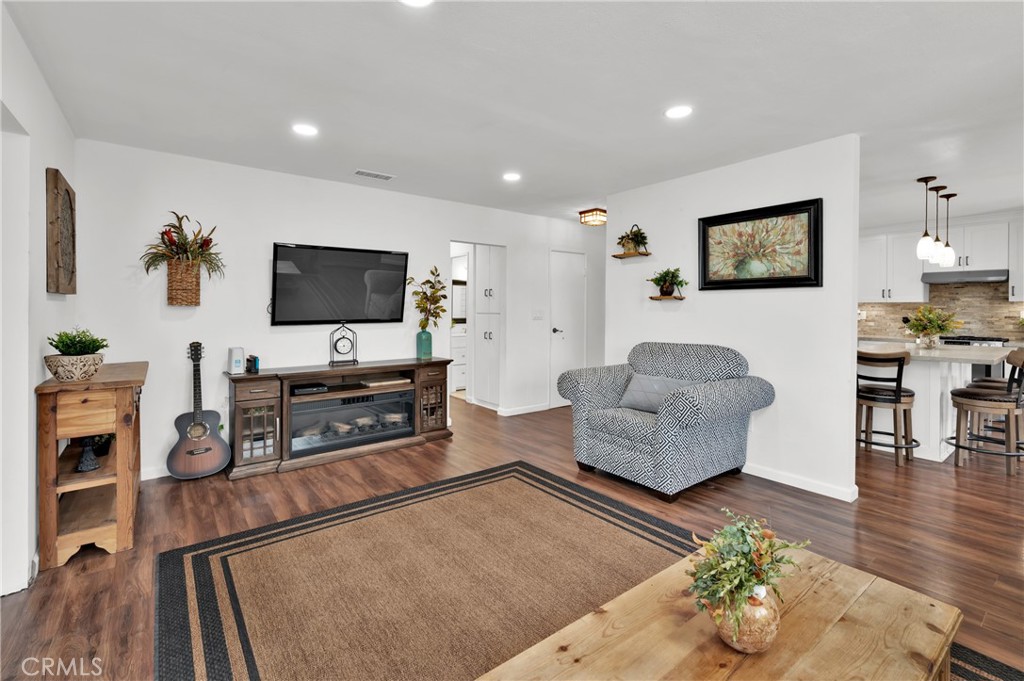 ,La Tract - Residential