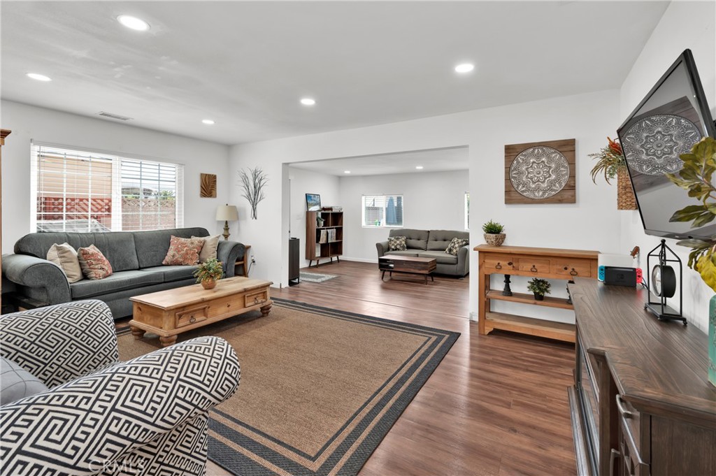 ,La Tract - Residential