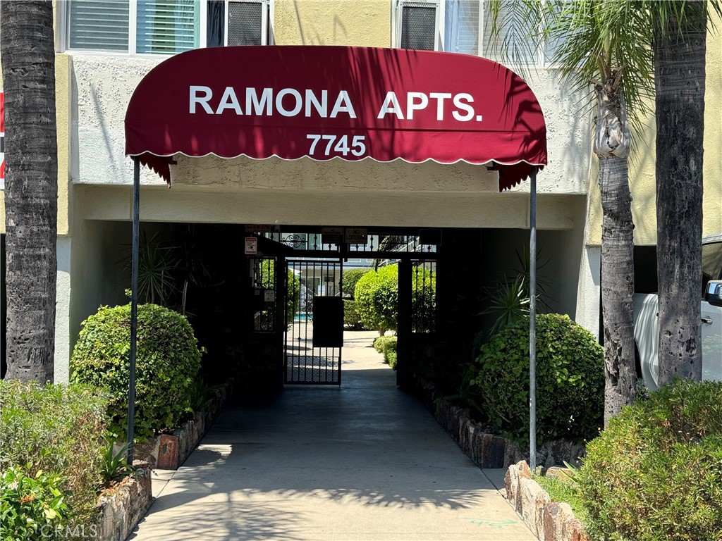Newly remodeled studio in a gated building. Brand new kitchen with stainless steel appliances, hardwood floors throughout, heat, A/C, ceiling fans, recessed lighting, updated bathroom, and includes one (1) dedicated parking space. Building includes laundry room with wifi and bluetooth enabled washer / dryers (get an alert when your wash is ready!), pool with tables and loungers, gated entry with telecom, security cameras, and on site resident manager. Rent includes water, hot water, sewer, trash, gardener, access to laundry room, access to pool and facilities. Call for information, same day showings possible!