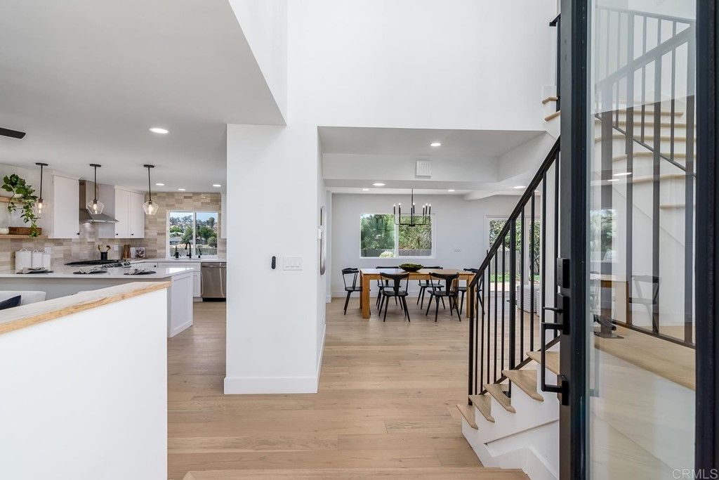 listing image 130722395386166590436