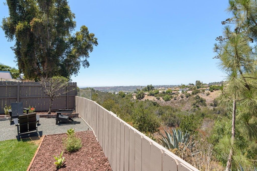 listing image 130727644185445646505