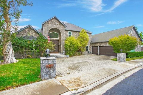 A home in North Tustin