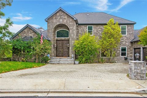 A home in North Tustin