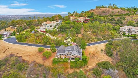 A home in North Tustin