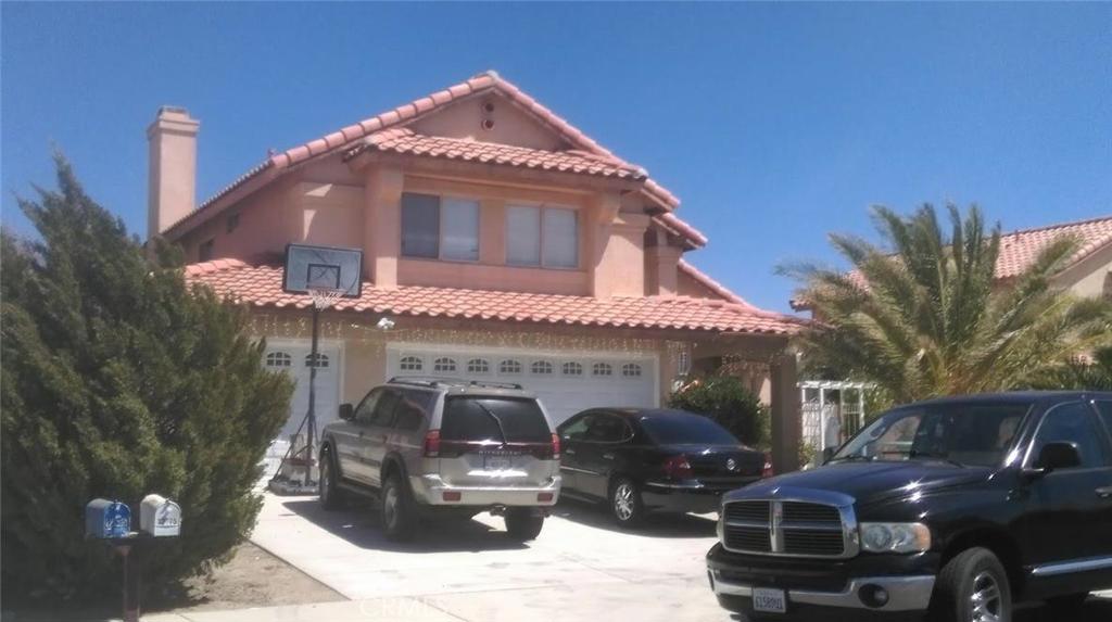 QUIET EXCELLENT NEIGHBORHOOD CUL DE SAC POOL HOME!!!!! 4 BEDROOMS 2 1/2 BATHS***FAMILY ROOM***LIVING ROOM***LARGE MASTER BEDROOM***FIRE***GATED POOL*** 3 CAR GARAGE***GRANITE COUNTERS***TILE BATHROOM FLOORS***CARPET***HARDWOOD FLOOR***HIGH CEILINGS***DINING AREA***PATIO AREA***PROPERTY IS PERFECT FOR FAMILY ENTERTAINING AND BARBECUES!!!! MOTIVATED SELLER!!!