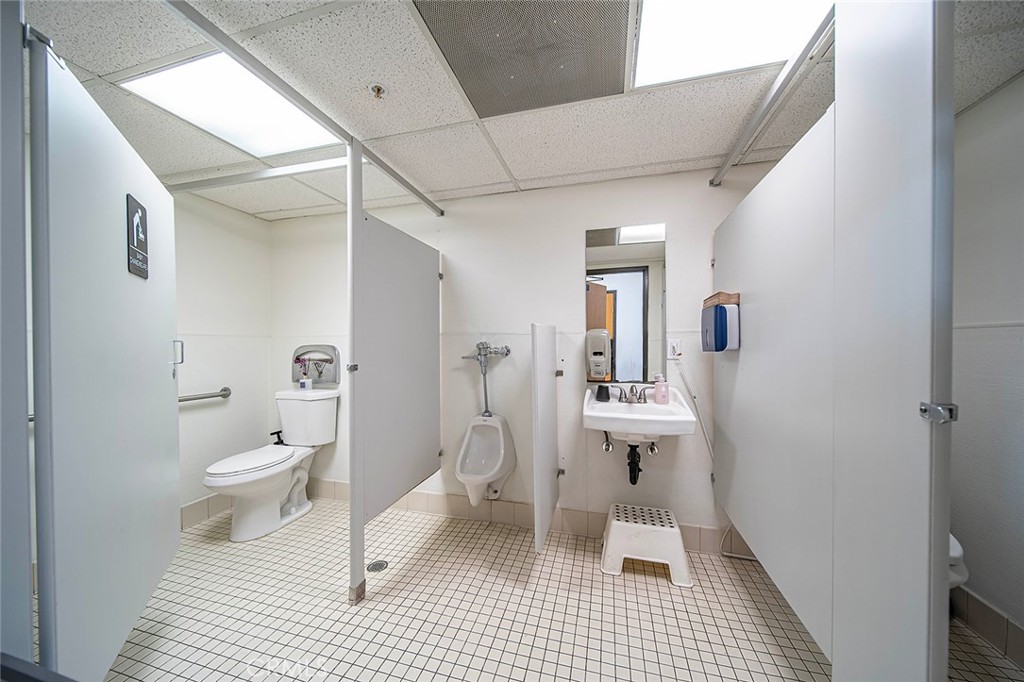 2475 E Orangethorpe Ave