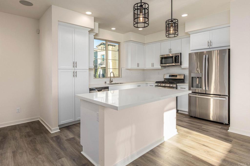 327 Lagoon Way