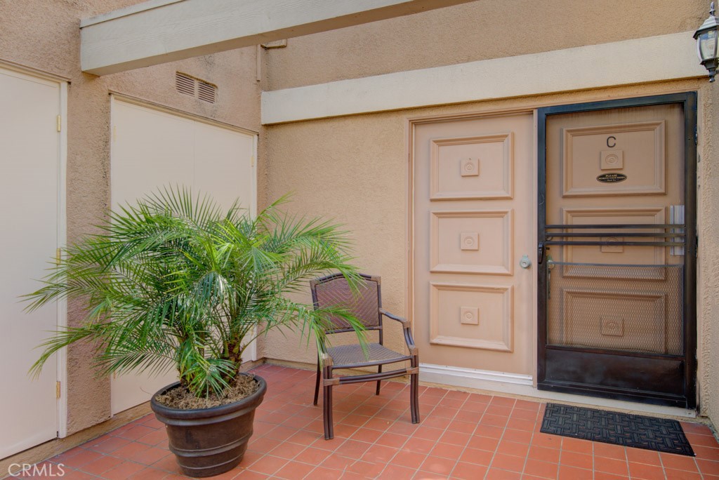 2090 Ronda Granada C