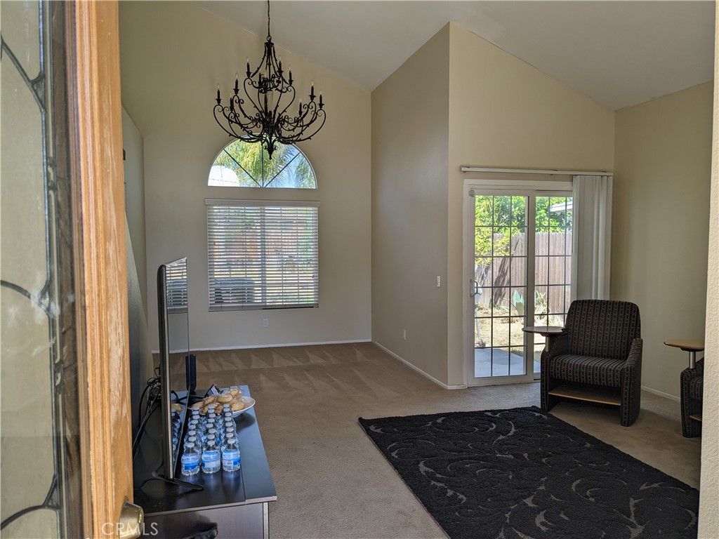 listing image 130729831223561730347