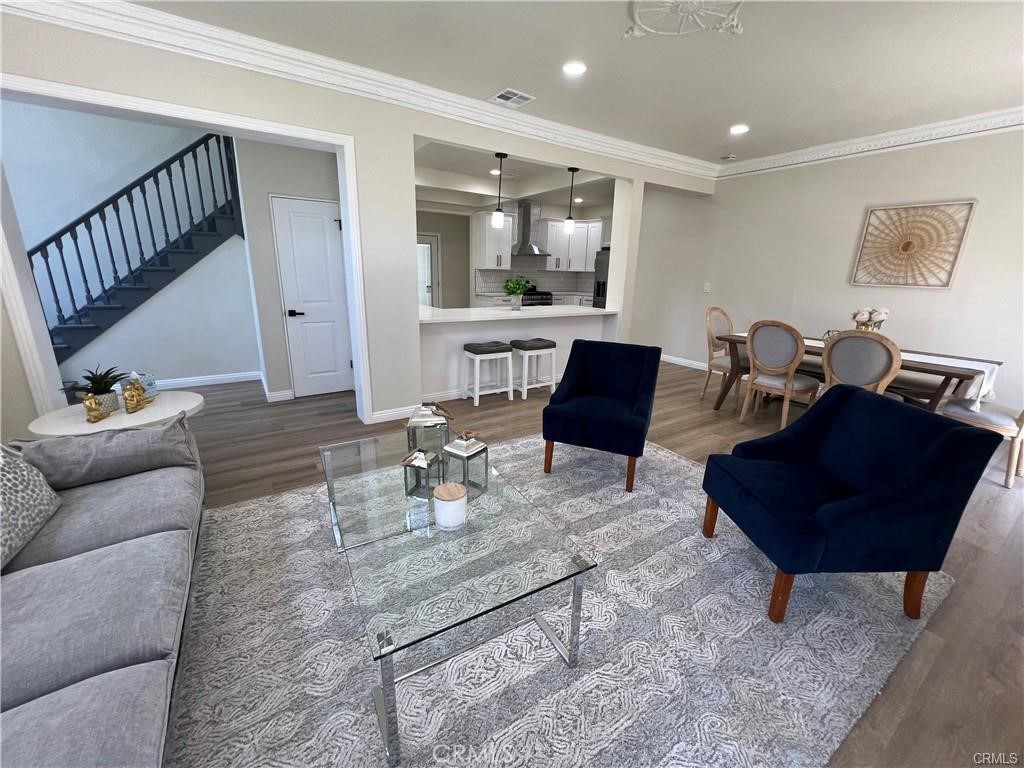 2207 W 78th Street