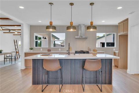 10525 S 5th Avenue Inglewood CA 90303