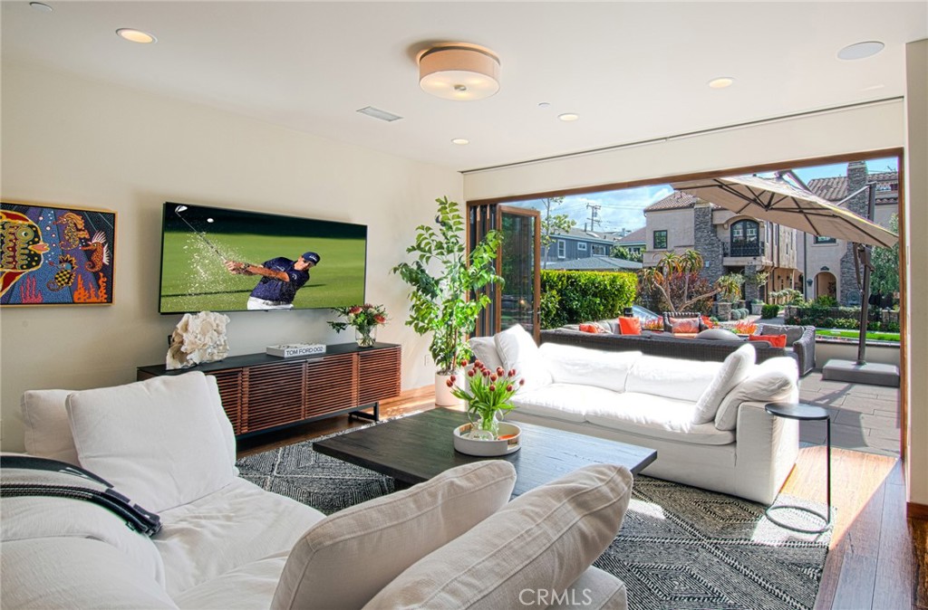 Corona del Mar North of PCH (CNHW) - Residential