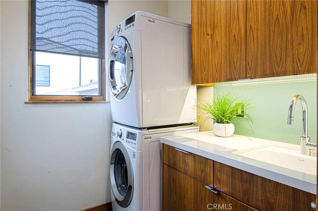 Corona del Mar North of PCH (CNHW) - Residential