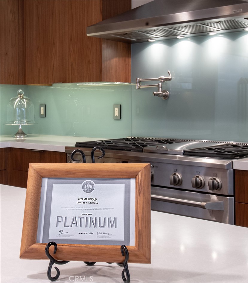 Corona del Mar North of PCH (CNHW) - Residential