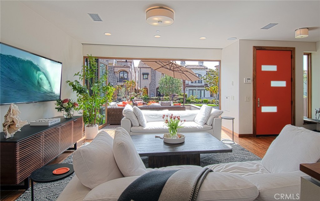 Corona del Mar North of PCH (CNHW) - Residential