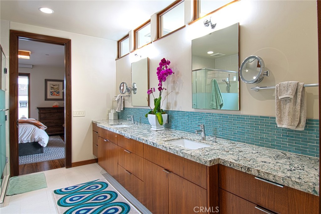 Corona del Mar North of PCH (CNHW) - Residential