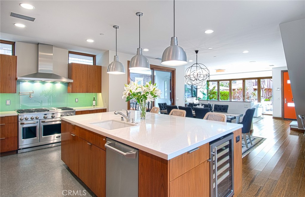 Corona del Mar North of PCH (CNHW) - Residential