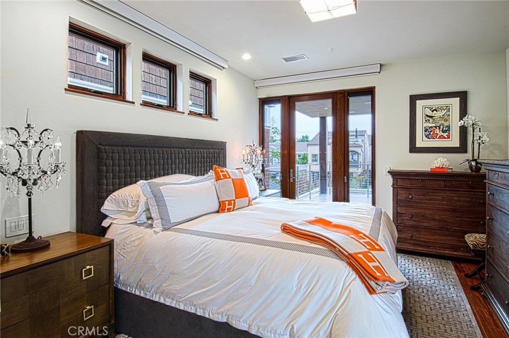 Corona del Mar North of PCH (CNHW) - Residential