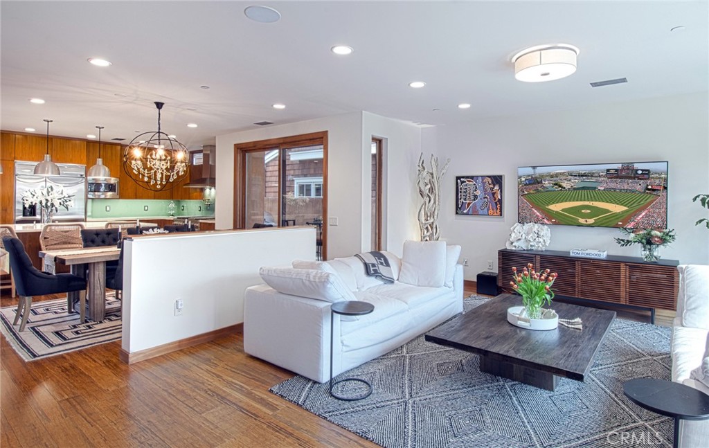 Corona del Mar North of PCH (CNHW) - Residential