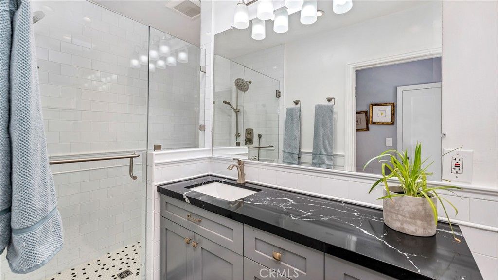listing image 130720357829298547712