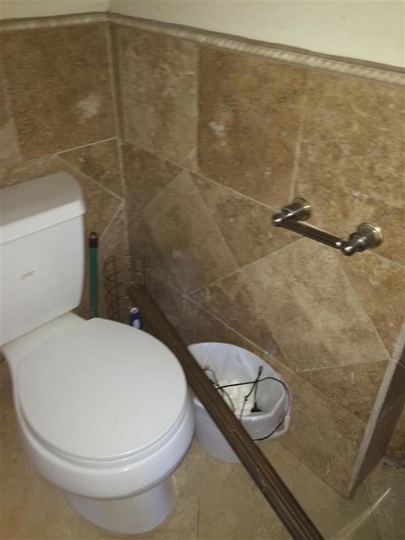Great open floor plan. Each bedroom has it;s own bath,the kichen has custom oak cabinets and lots of space,gardeners this is perfect, Horse Heaven... riding trails are everywhere. V BACK TO MARKET, SHORT SALE APPROVED $350.000 Neighborhoods: Valley Center Other Fees: 0