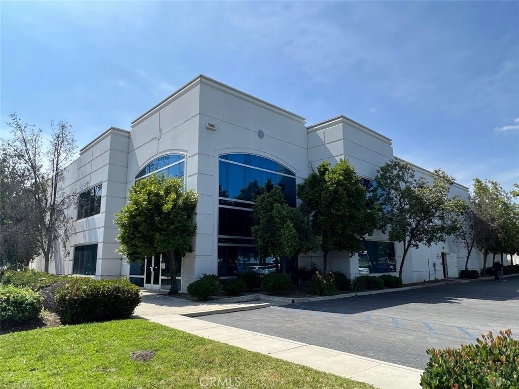The subject property is located in the central portion of the city in an area dominated by small to large sized industrial buildings.
A great owner-user or investment opportunity to acquire a 2002 built, +/- 27,986 SF warehouse located in the prime Inland Empire Ontario International Airport area.
30 parking spaces, 24’ ceiling clearance, 2 covered loading docks and 2 grade level loading doors.
Easy access to I-60 and I-10
Less than 60 miles to Port of Long Beach and Port of Los Angeles
The LA/Ontario International Airport is located approximately one mile north of the subject
