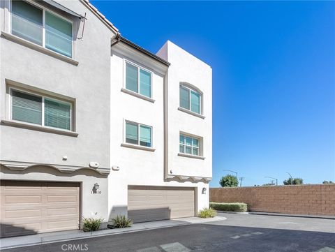 A home in La Mirada